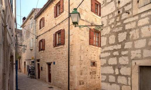 FOTO Rijetka prilika! Kamena ku&cacute;a u srcu Starog Grada Hvara interijerom oduzima dah