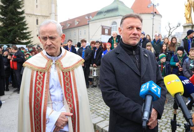 Zagreb: Izvi&dstrok;a&ccaron;i donijeli Betlehemsko svijetlo mira u Hrvatsku