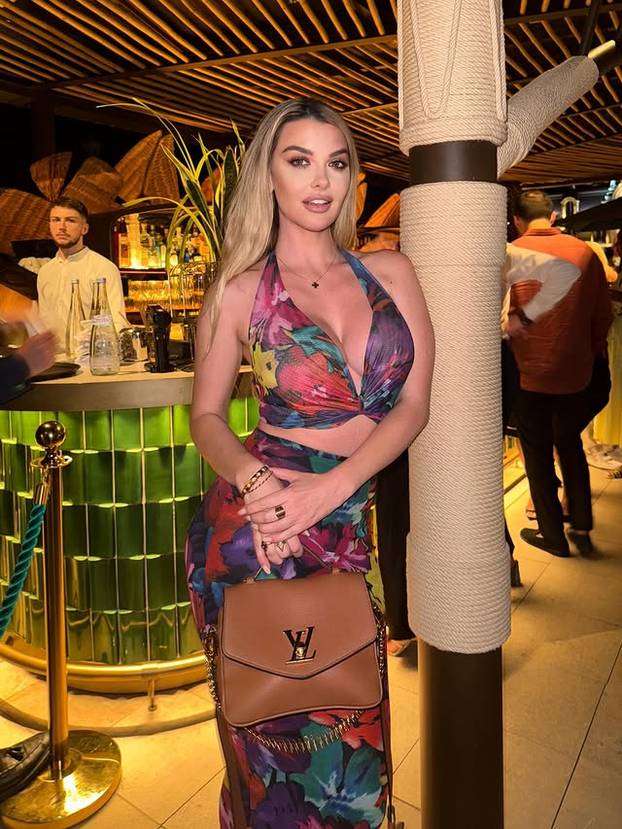 FOTO Iza seksi figure krije se prava feministkinja koja ne šuti