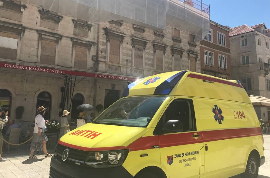 Pao sa sedam i pol metara: Ima teške ozljede glave, u bolnici je