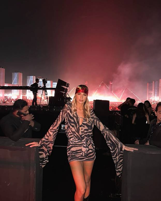 FOTO Talijanska voditeljica je konkurencija Diletti Leotti pred kamerama! Bila je i misica...