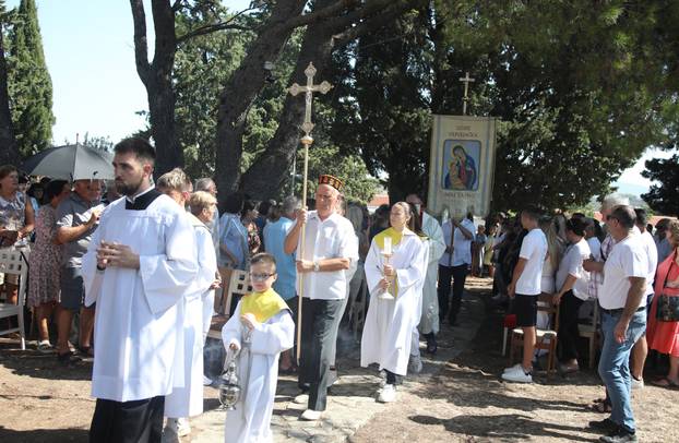 Vrpolje: Svetu misu povodom blagdana Velike Gospe predvodio je biskup šibenski Tomislav Rogić