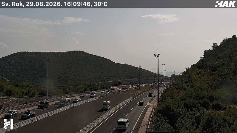 FOTO Kaos kod Svetog Roka na A1: Prekinut promet, četvero ozlijeđenih u naletu na cestare