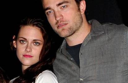 Ipak joj je oprostio: Prevareni Pattinson ne može bez Kristen