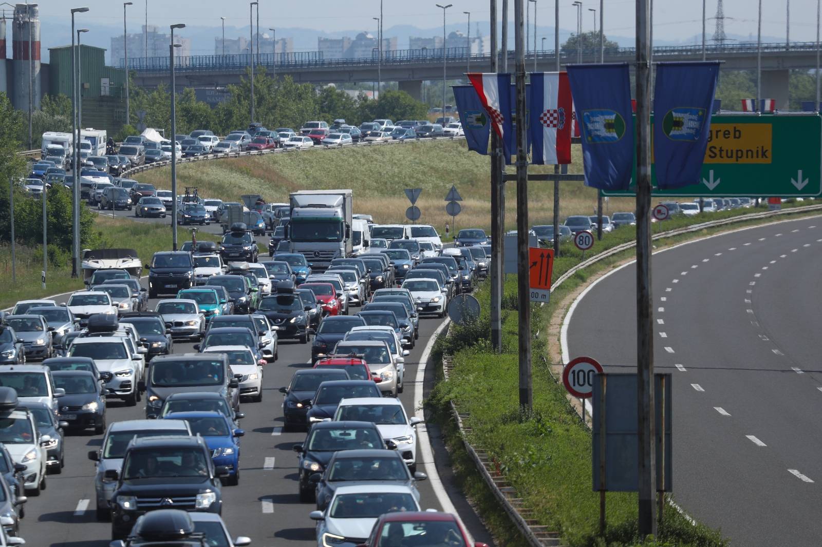 Zagreb: Gužva na naplatnim kućicama Lučko u smjeru prema moru