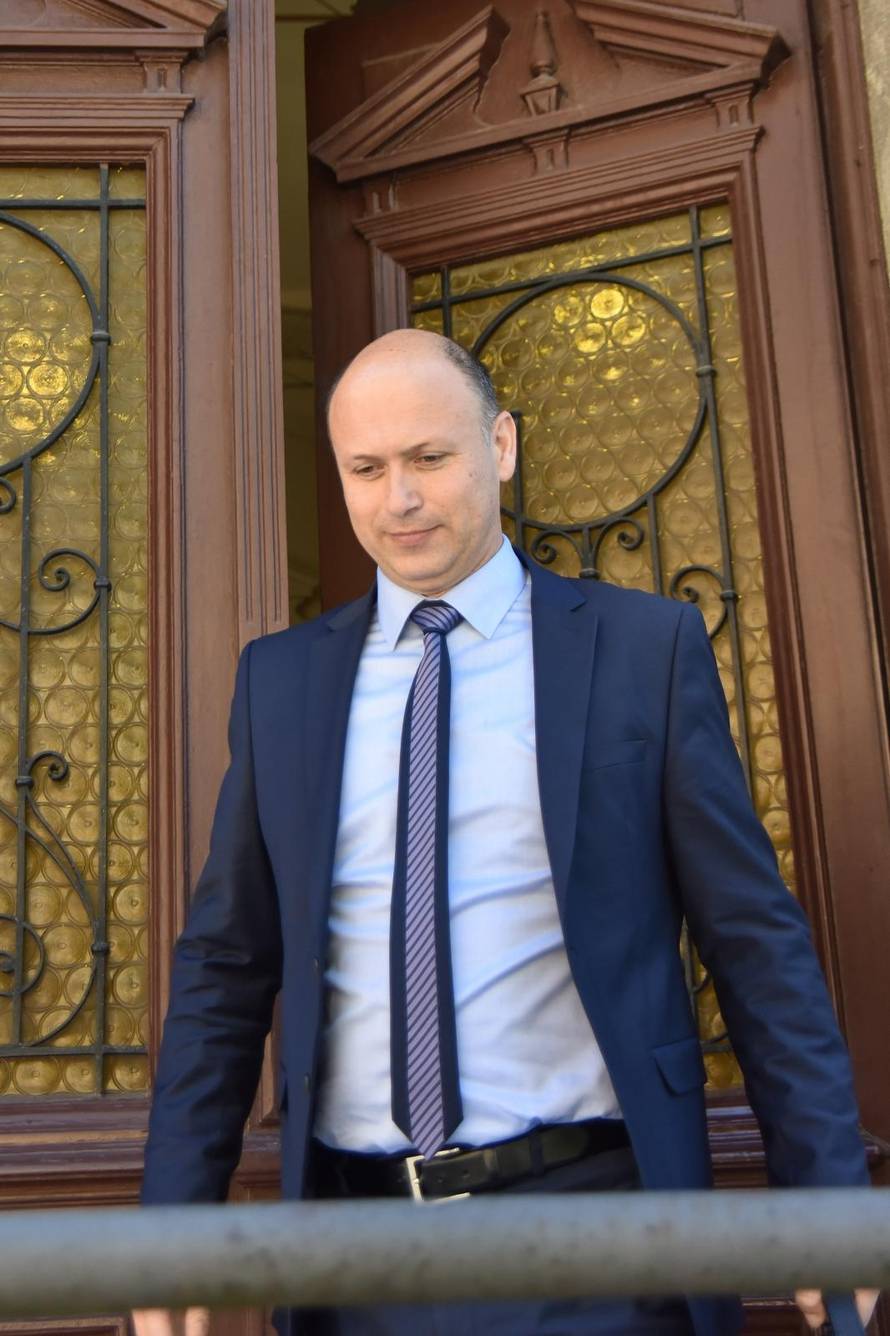 TrgovaÃ¨ki sud u Pazinu odluÃ¨io: Uljanik d.d. ide u steÃ¨aj