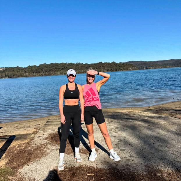 FOTO Ovo je voditeljica koja se 'pod gasom' javila uživo. Dobila je podršku od premijera države