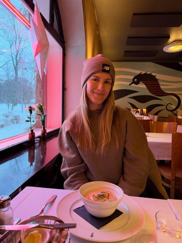 FOTO S 31 godinom oprostila se od tenisa, a zbog obrijane glave izgubila je vrijedno sponzorstvo