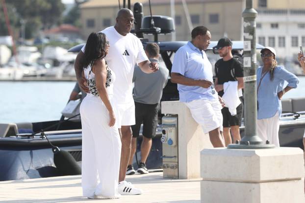 Trogir: Magic Johnson pozirao  i fotografirao se na rivi sa svojim prijateljima