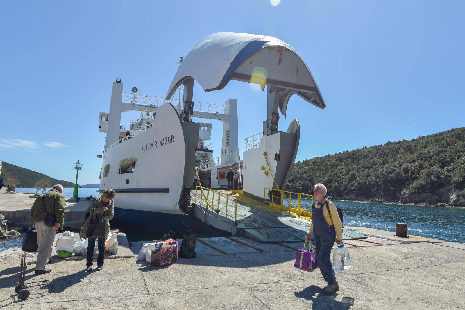 'Na naš otok žele doći  iz Irske. Neka dođu, treba nam dućan!'