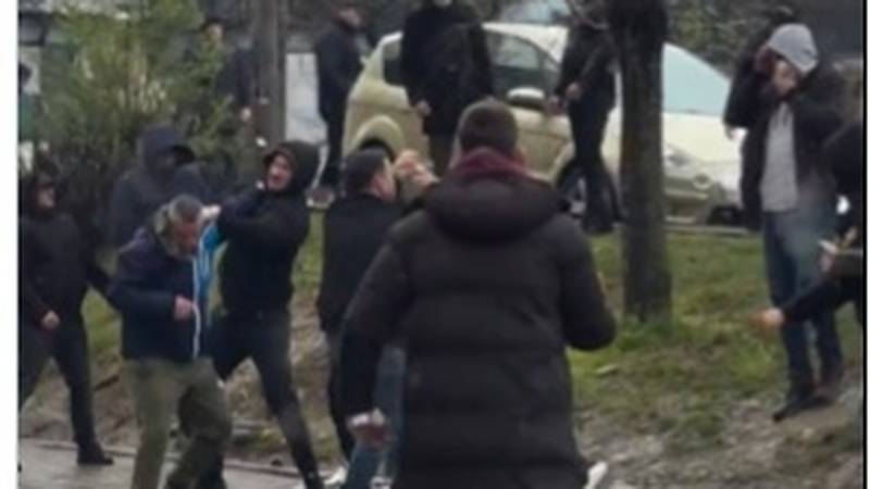 FOTO Tučnjava, nepravilnosti i brojni ozlijeđeni: Ovako su prošli lokalni izbori u  Srbiji