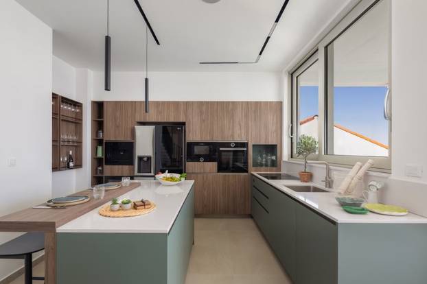 Bazen, sauna, teretana i dvije plaže na 'par koraka' - evo što sve nudi raskošna vila u Omišu