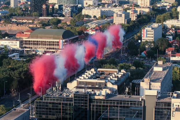 Zagreb: Vojni mimohod završio uz veličanstveni pirotehnički šou 