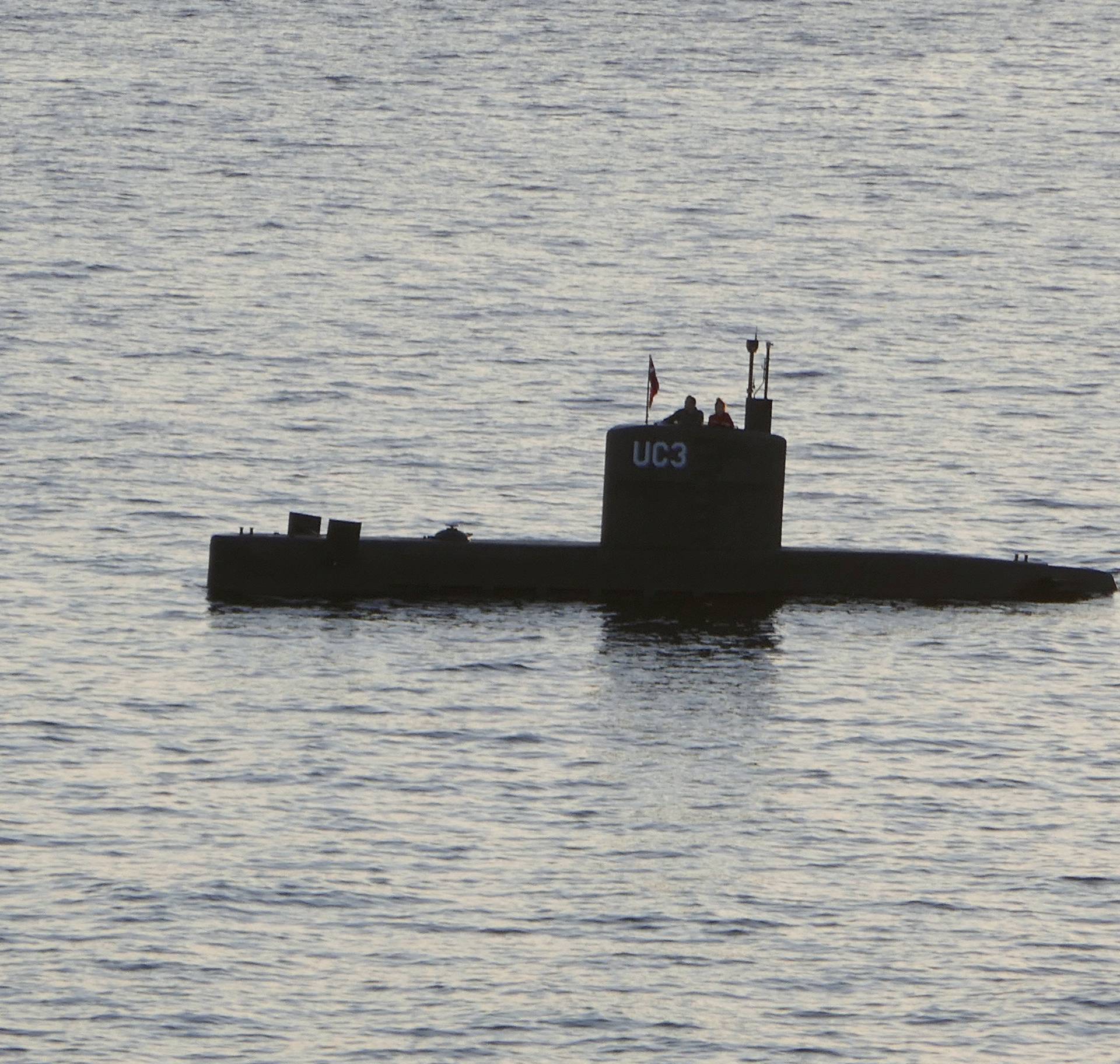 The home-made submarine "UC3 Nautilus" sails in Copenhagen harbour