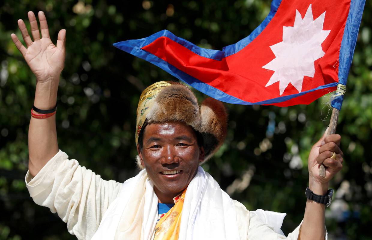 Nepalski šerpa Kami Rita popeo se na Everest rekordni 25. put