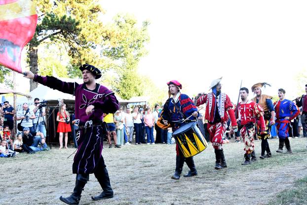 Doček kralja Ludovika Anžuvinca na Renesansnom festivalu u Koprivnici