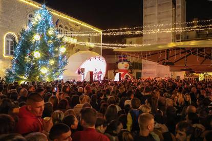 Evo kako izgledaju Adventi diljem zemlje: Sve je spremno u Opatiji, Splitu, Križevcima...