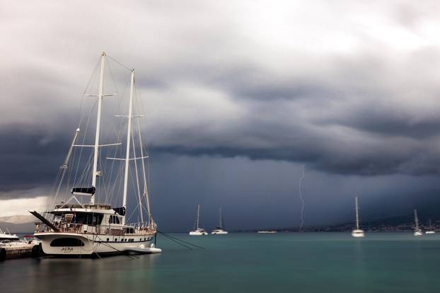 Split: Pogled na Kaštela i nevrijeme koje je uzrokovalo velike poplave
