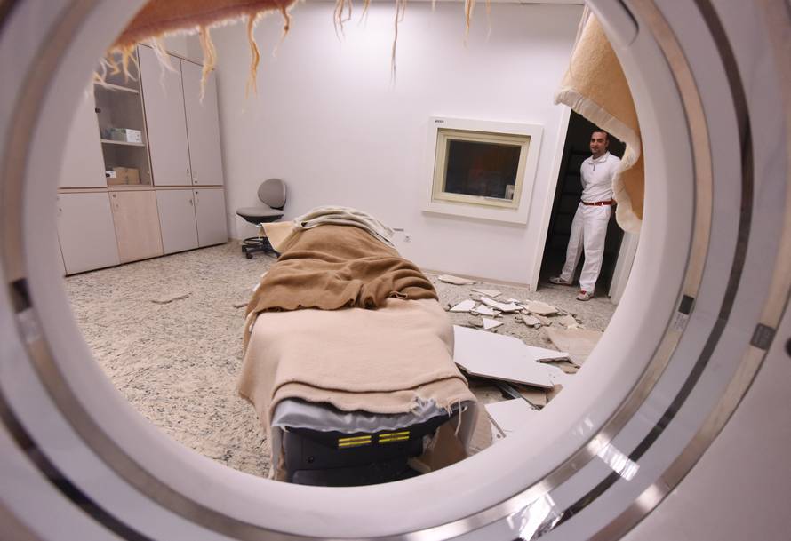 Komadi teški i do 3 kg: Urušila se žbuka u bolnici u Šibeniku