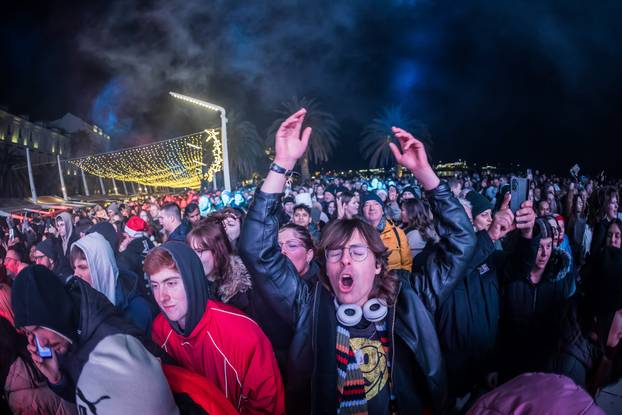 Željko Bebek i Baby Lasagna uvelu su Split u Novu 2026. godinu uz vatromet i dronove