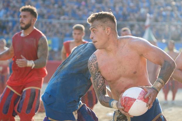 Florence, Final Azzurri Rossi of Calcio Storico Fiorentino In Piazza Santa Croce 8 to 7 for the Rossi
