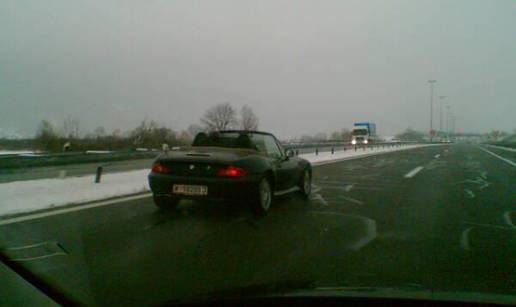 Usred zime s kabrioletom po autoputu 200 km/h