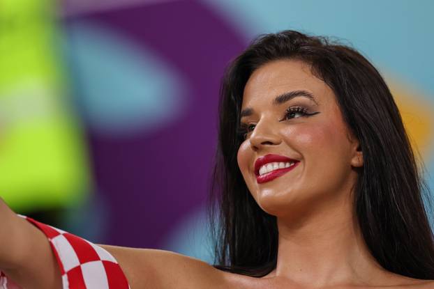 KATAR 2022 - Ivana Knoll u haljini s kockicama na utakmici Hrvatske i Kanade 