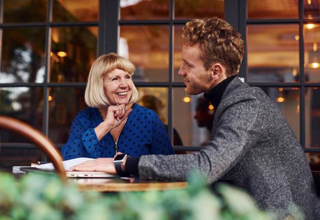 Horoskop otkriva: Ovi muškarci najviše padaju na starije žene