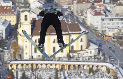 Leti, leti, leti: Spektakularne fotografije skijaša skakača