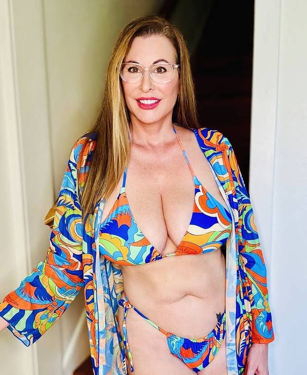 FOTO Bujna i iskusna: S 18 su mi govorili da sam debela, a s 58 godina sam 'bomba'