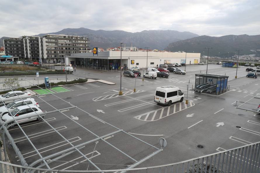 Split: Prazna parkirališta trgovačkih lanaca