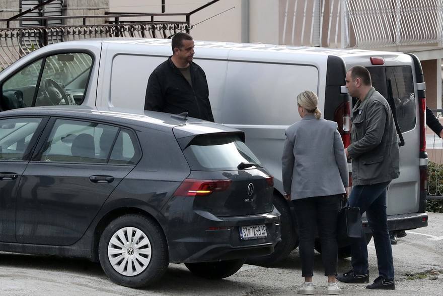 Split: USKOK priveo Ivana Lesandrića zbog bespravne gradnje kuće u Katunima