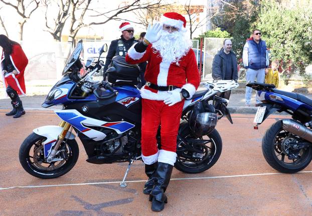 Šibenik:  Motomrazovi tradicionalno u predboži?no vrijeme darivali Centar za odgoj i obrazovanje Šubi?evac