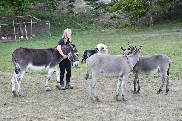 FOTO Kokoši, peseki, konji... Evo što sve skriva Enin ranč pun ljubavi: 'Oni su moji ljubimci!'