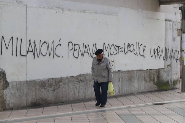 U Splitu osvanuo grafit: "Milanović, Penava, Most = ubojice Ukrajinaca"