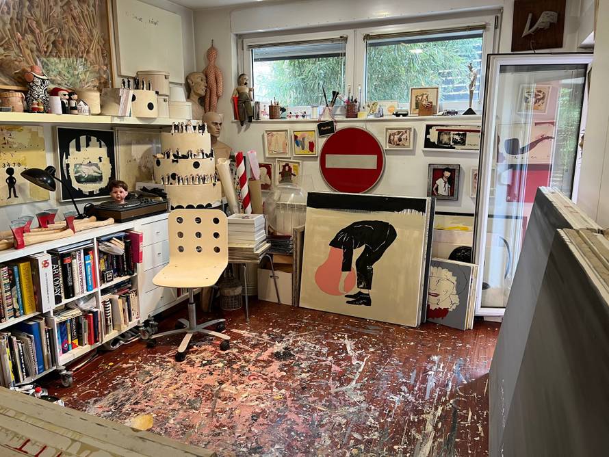 Fotelja od kokica i haljina od žileta: U stanu akademske umjetnice ostaje se bez daha