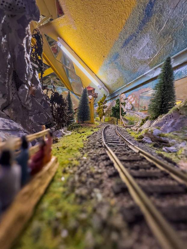 Oživio željeznicu koja je povezivala Konavle s Bečom: Pero je bajkovitu maketu gradio 12 godina