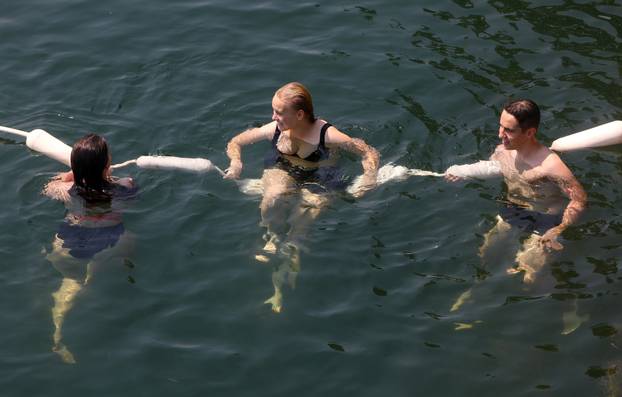Karlovac: Spas od vrućina mnogi su potražili u rijeci Korani
