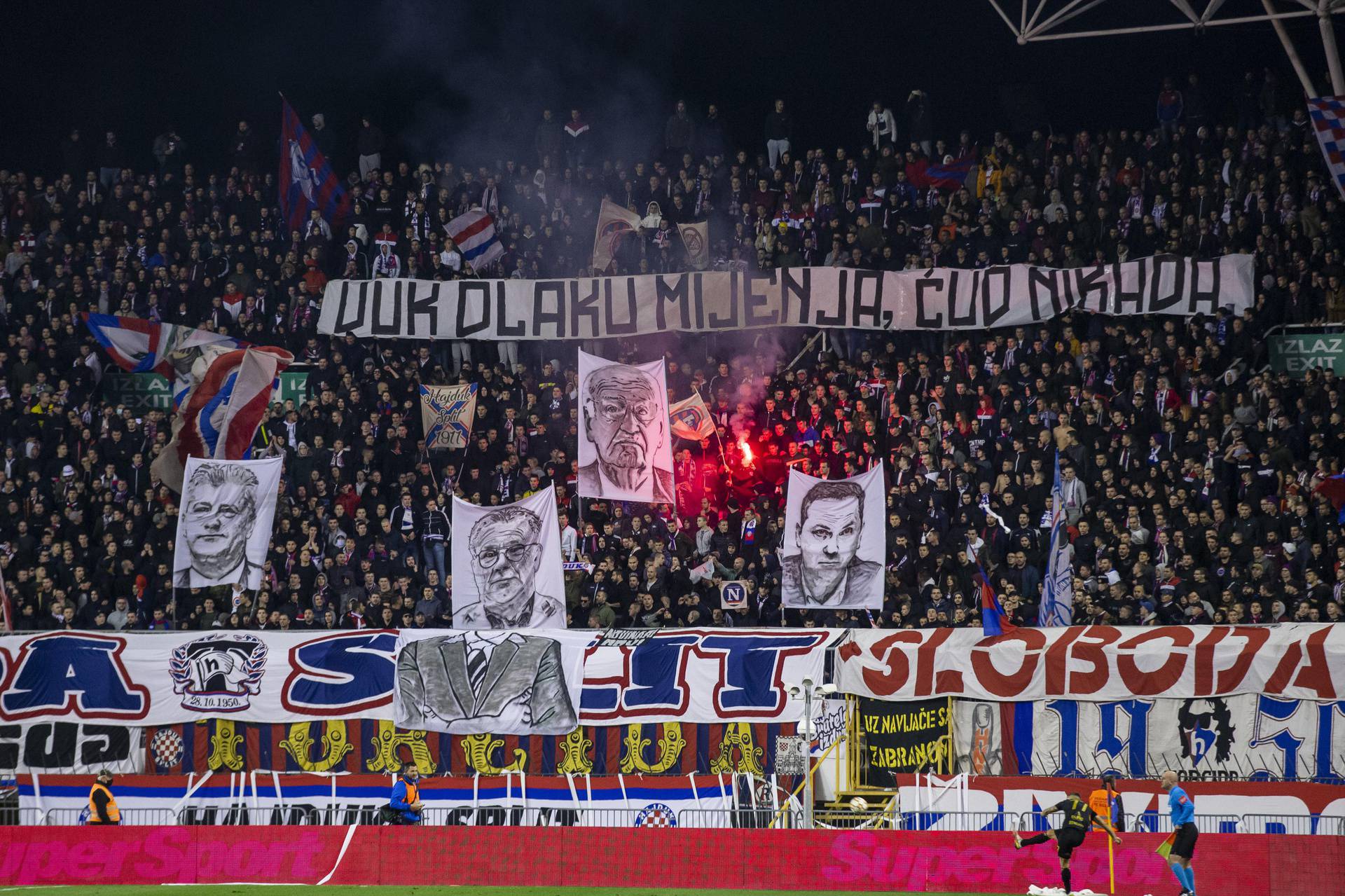 Atmosfera na Poljudu tijekom utakmice između Hajduka i Osijeka