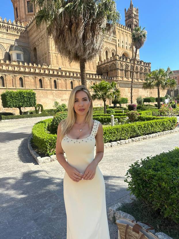 FOTO Valentina Miletić otkrila dekolte koji je mamio poglede