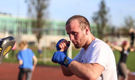 VIDEO Martinjak nokautirao protivnika nakon 22 sekunde i ogrnuo se Dinamovim šalom