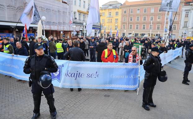 Zagreb: Muška molitva i popratni prosvjed na glavnom gradskom trgu