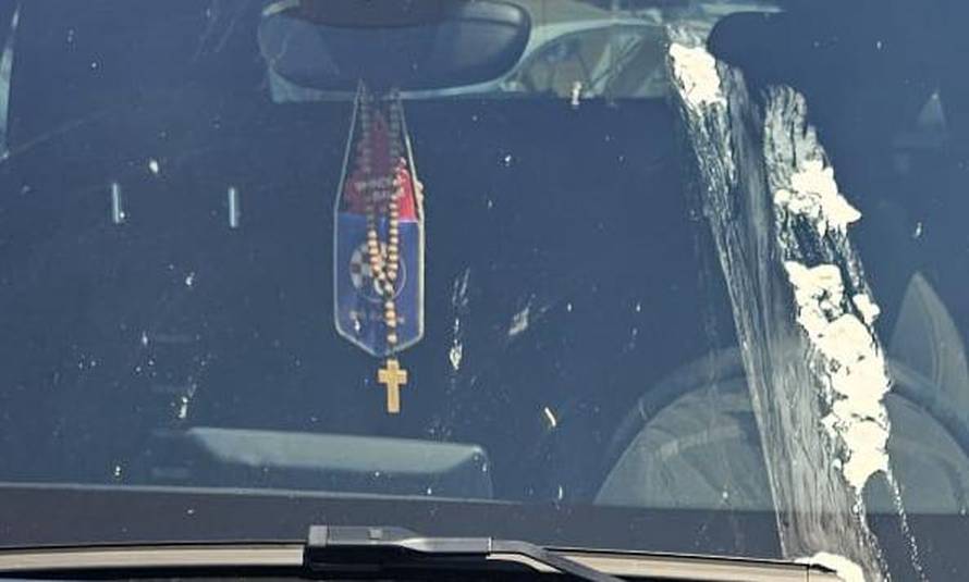 Sramota! Na Murteru im oštetili auto zbog Dinamove zastavice: 'Neću je skinut! Nema predaje'