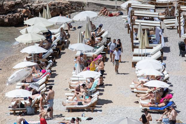 Plaže u Dubrovniku pune su kupača 