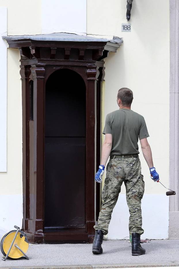Zagreb: Vojnici ureÄuje straÅ¾arske kuÄice na Banskim dvorima