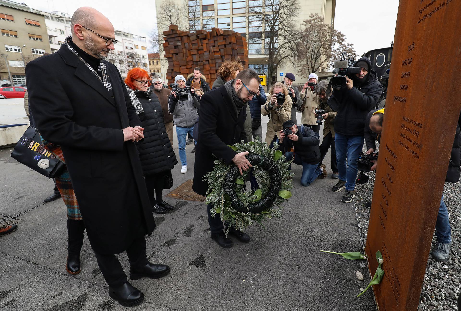 Zagreb: Gradonačelnik Tomašević položio cvijeće na Spomenik žrtvama holokausta