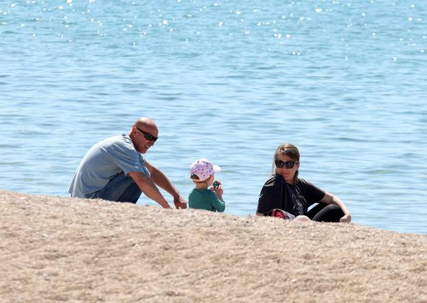 Brodarica: Sun?an dan za ugodna druženja i sun?anja na Rezalištu