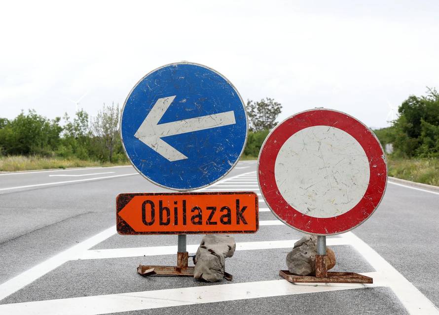 Mokro Polje: Rijeka Zrmanja polako se povlači, ceste prema Kninu i dalje zatvorene