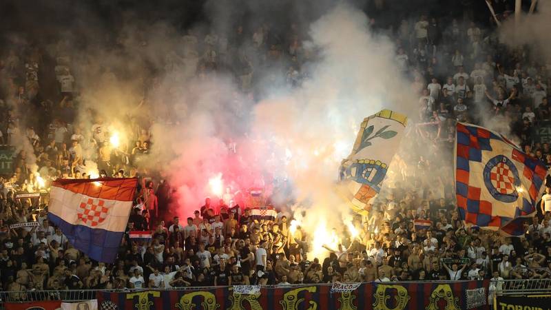 VIDEO Torcida pozdravila igrače pa skandirala 'j*** te Dinamo'