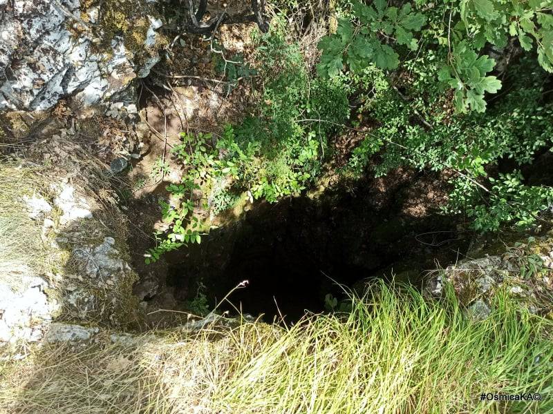 Planina smeća pod zemljom: Špilja u zaleđu Biokova puna je smeća, lijekova, pesticida...